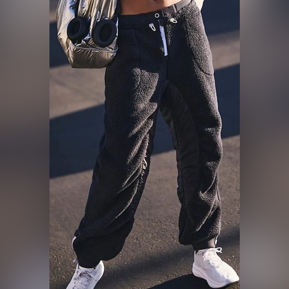 NWT Free People Sundown Fleece Pants in Black - Picture 4 of 8